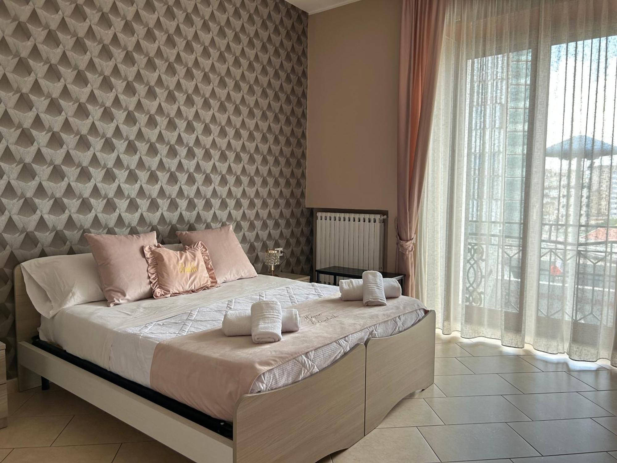 Home Elisabet Napoli Bagian luar foto