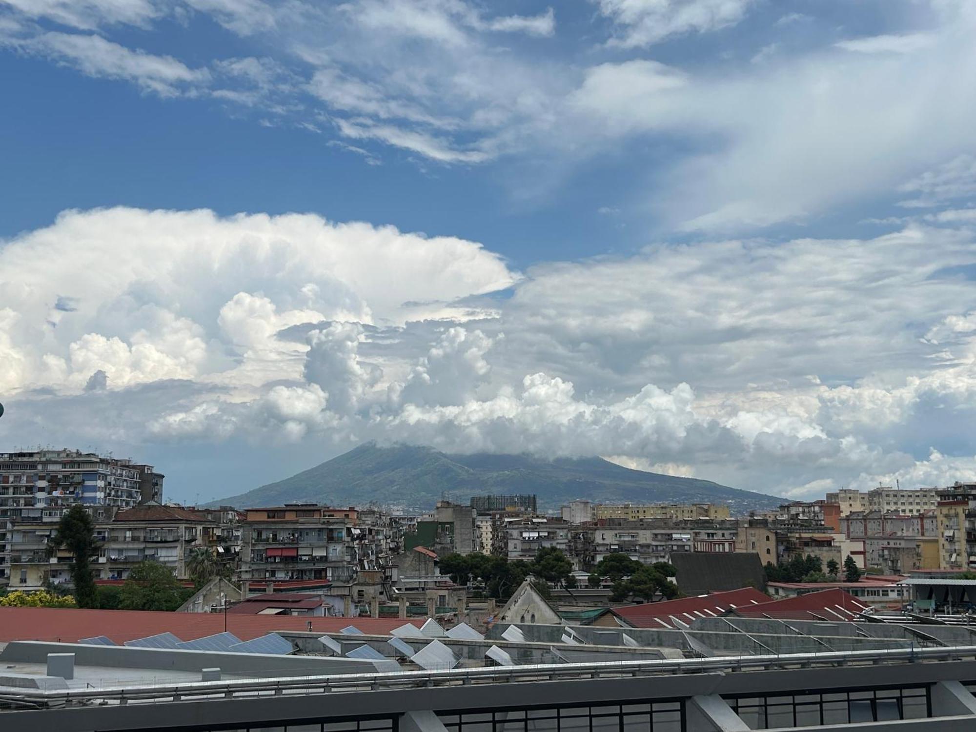 Home Elisabet Napoli Bagian luar foto