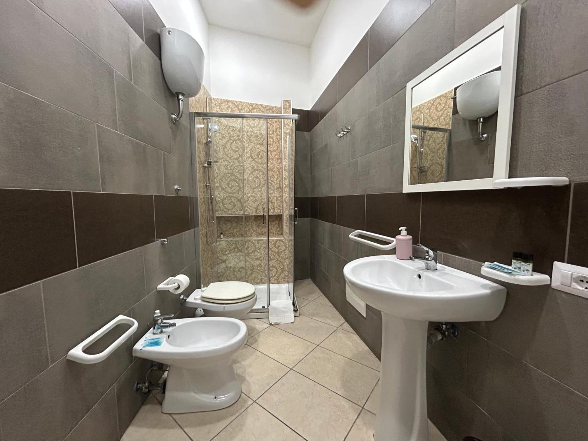 Home Elisabet Napoli Bagian luar foto