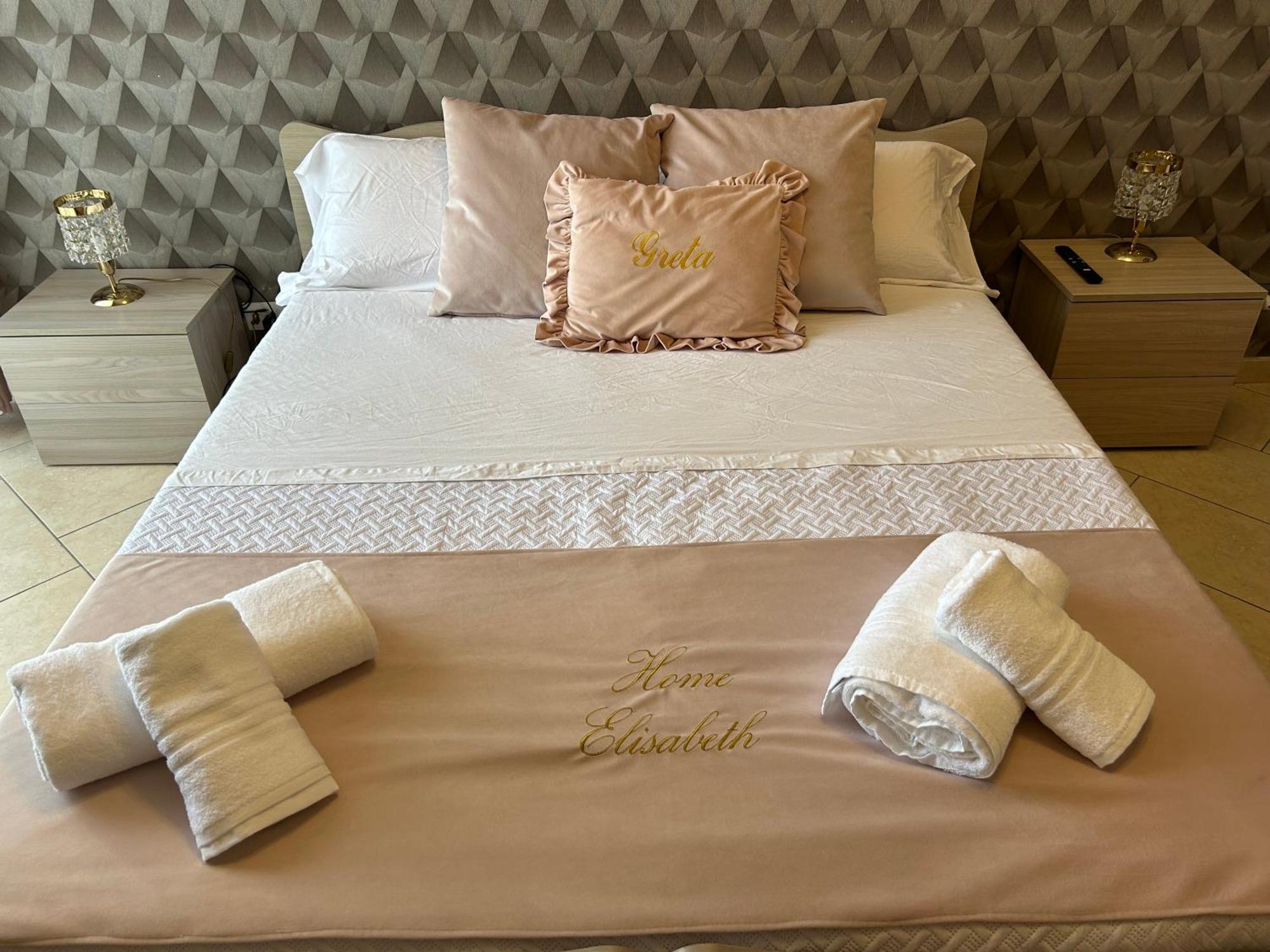 Home Elisabet Napoli Bagian luar foto