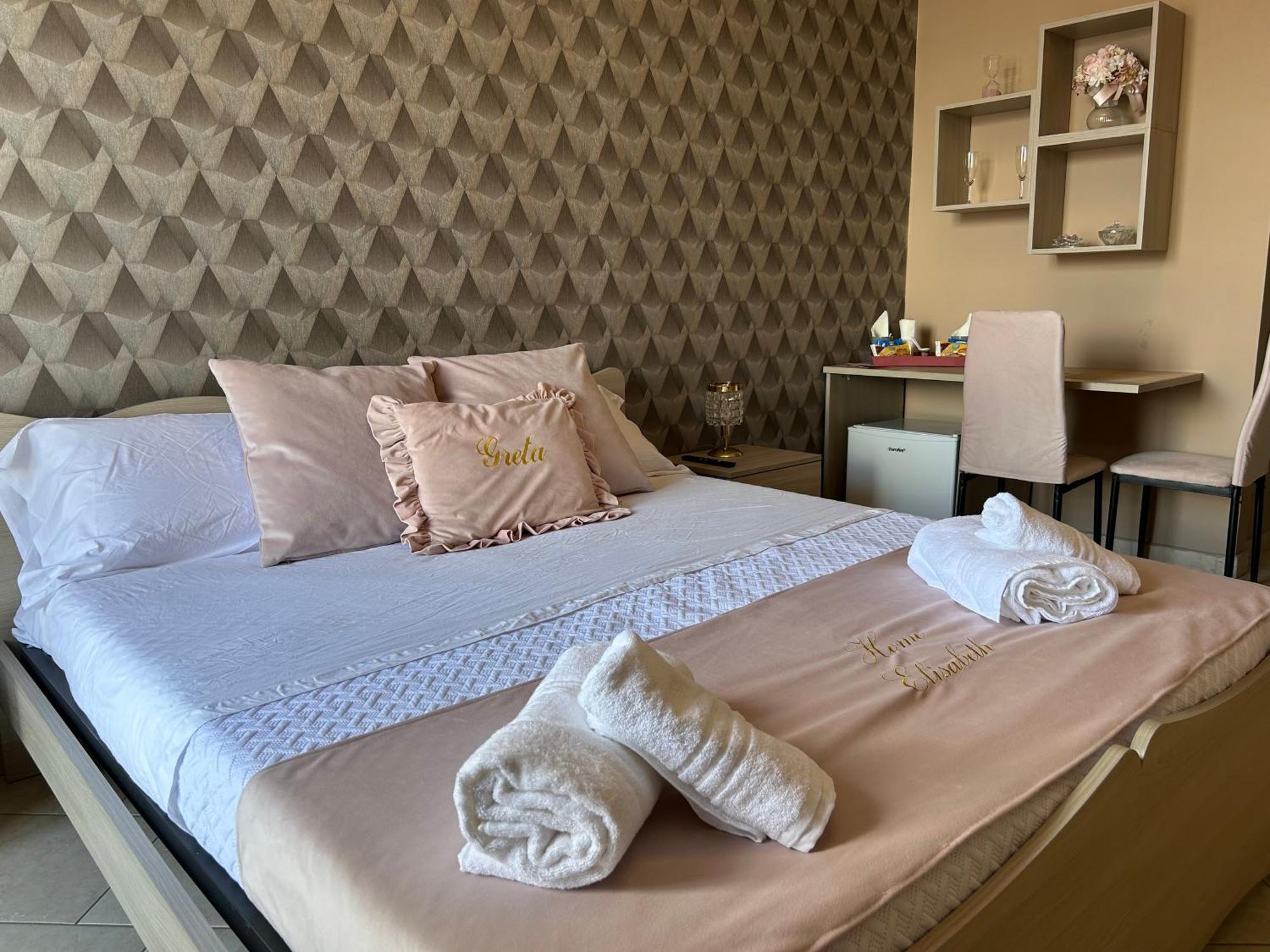 Home Elisabet Napoli Bagian luar foto