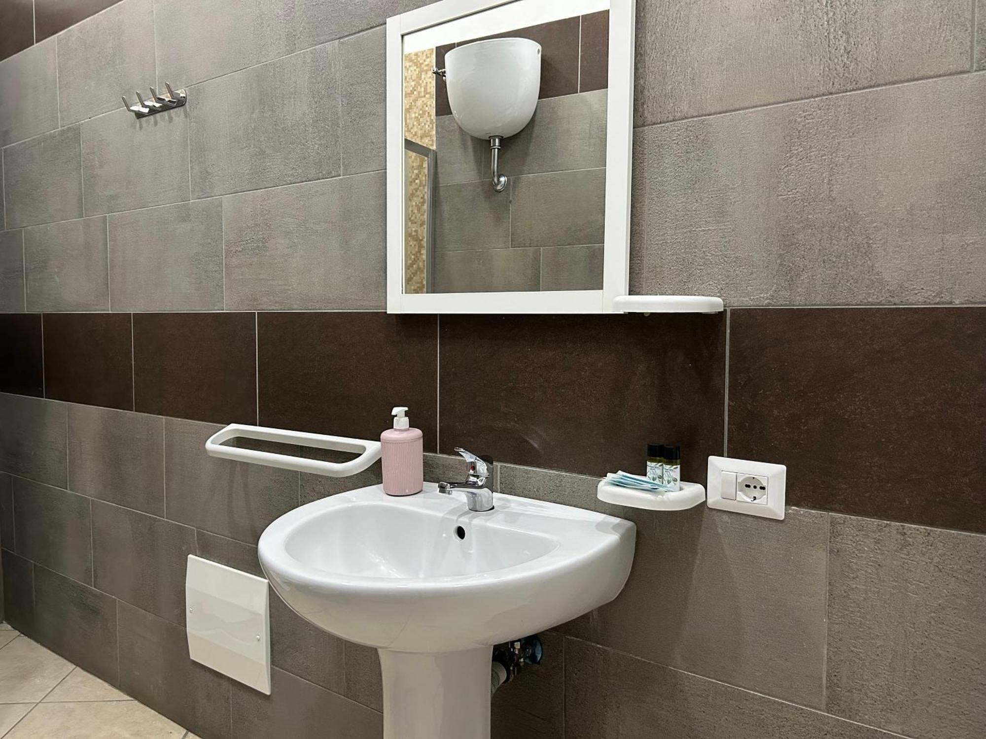 Home Elisabet Napoli Bagian luar foto