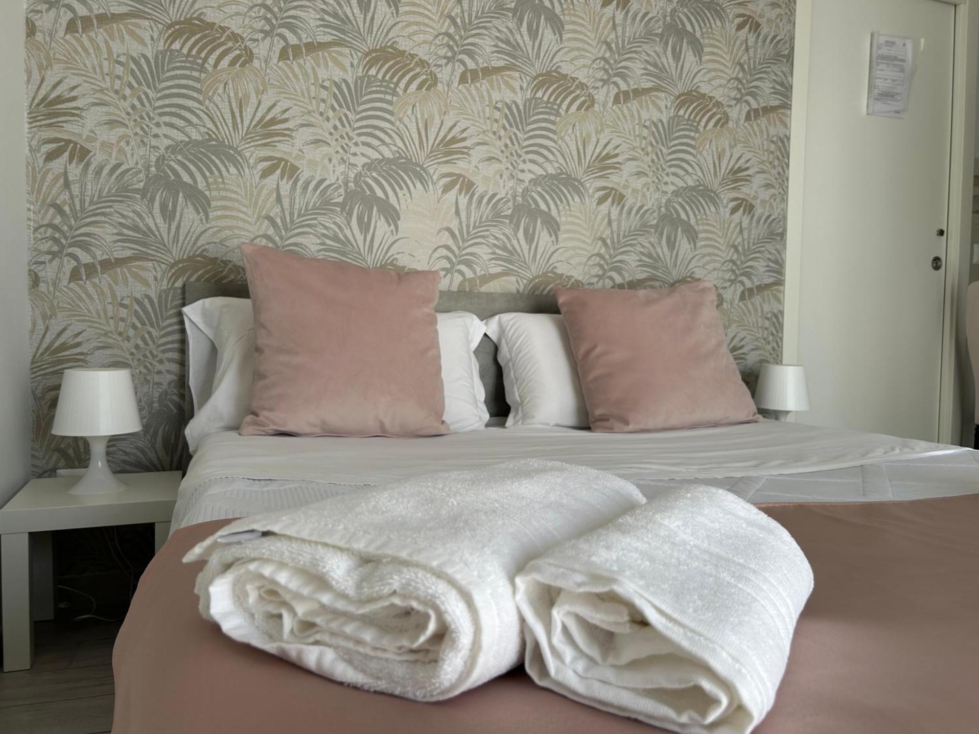Home Elisabet Napoli Bagian luar foto