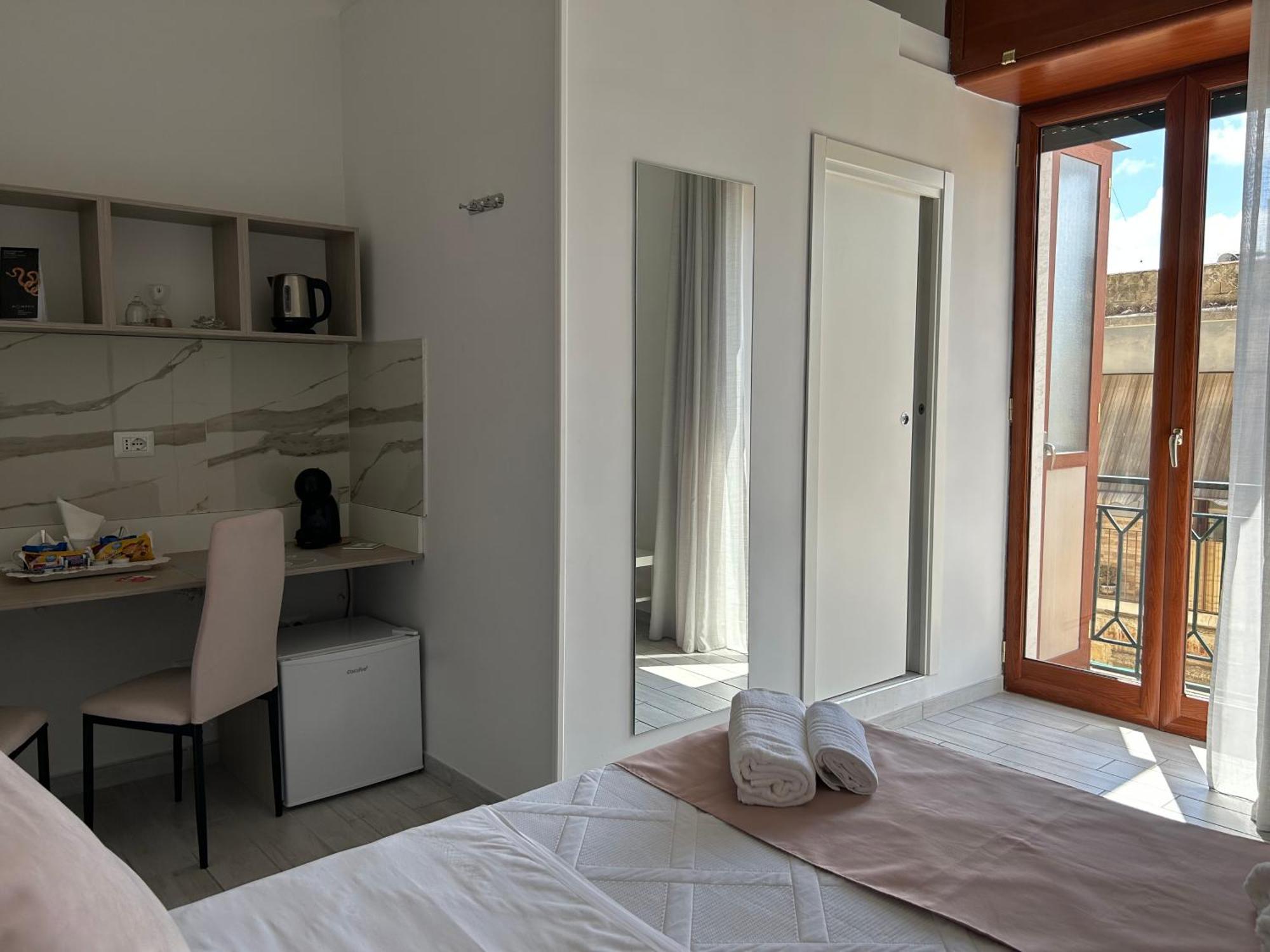 Home Elisabet Napoli Bagian luar foto