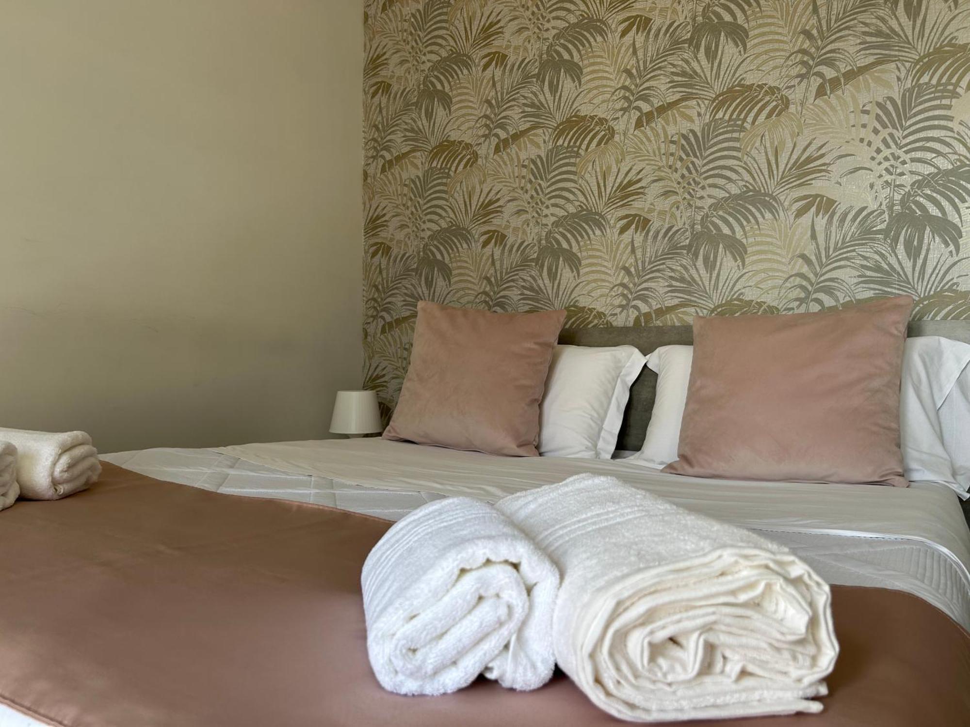 Home Elisabet Napoli Bagian luar foto