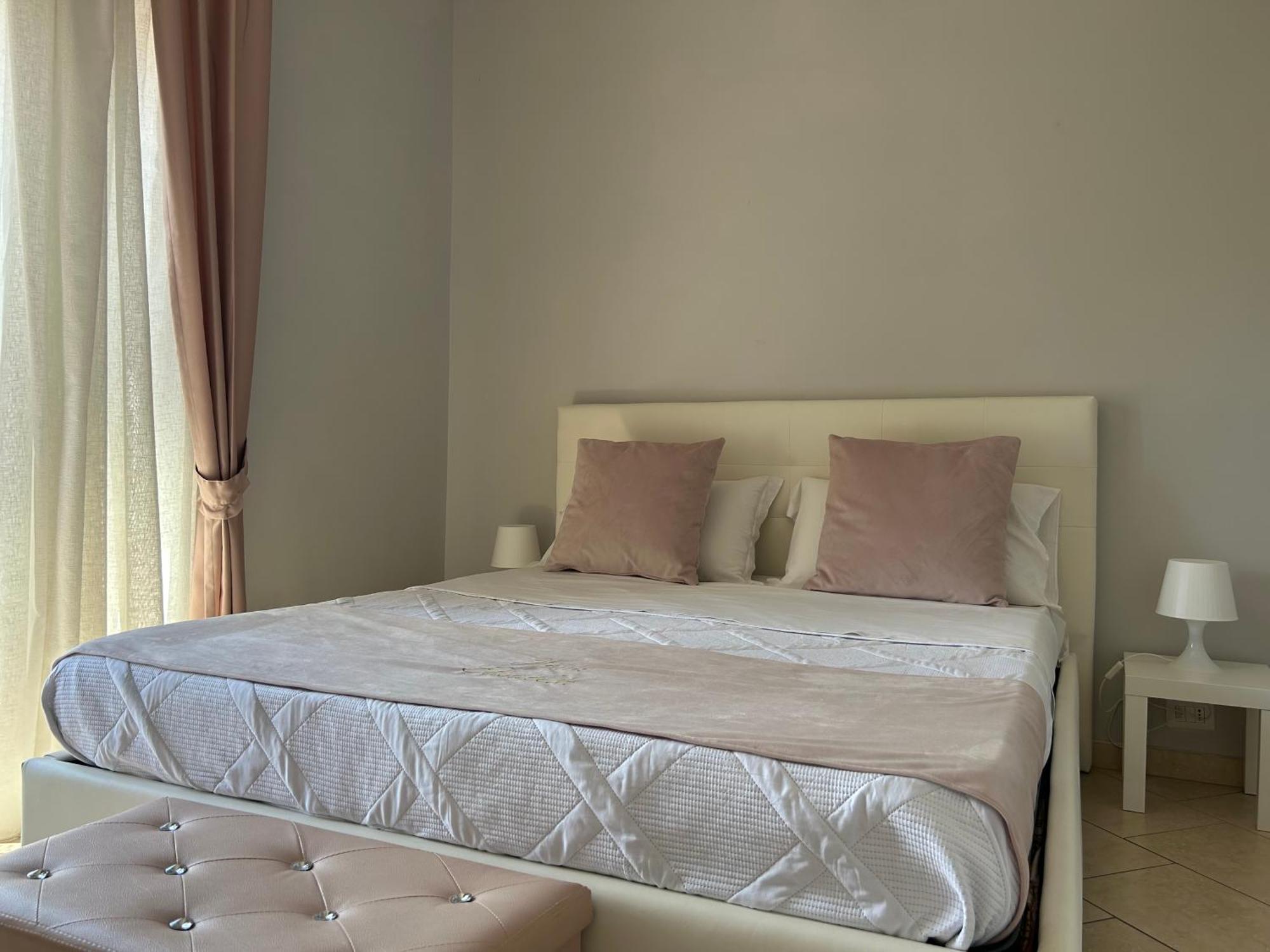 Home Elisabet Napoli Bagian luar foto