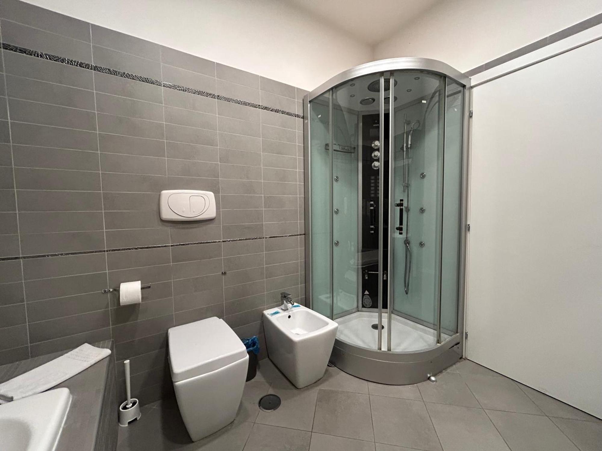 Home Elisabet Napoli Bagian luar foto