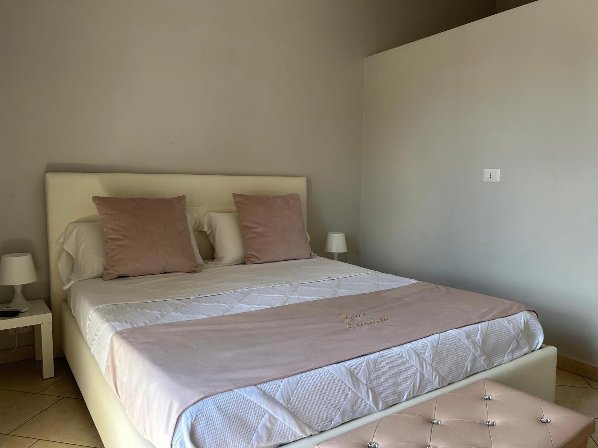 Home Elisabet Napoli Bagian luar foto