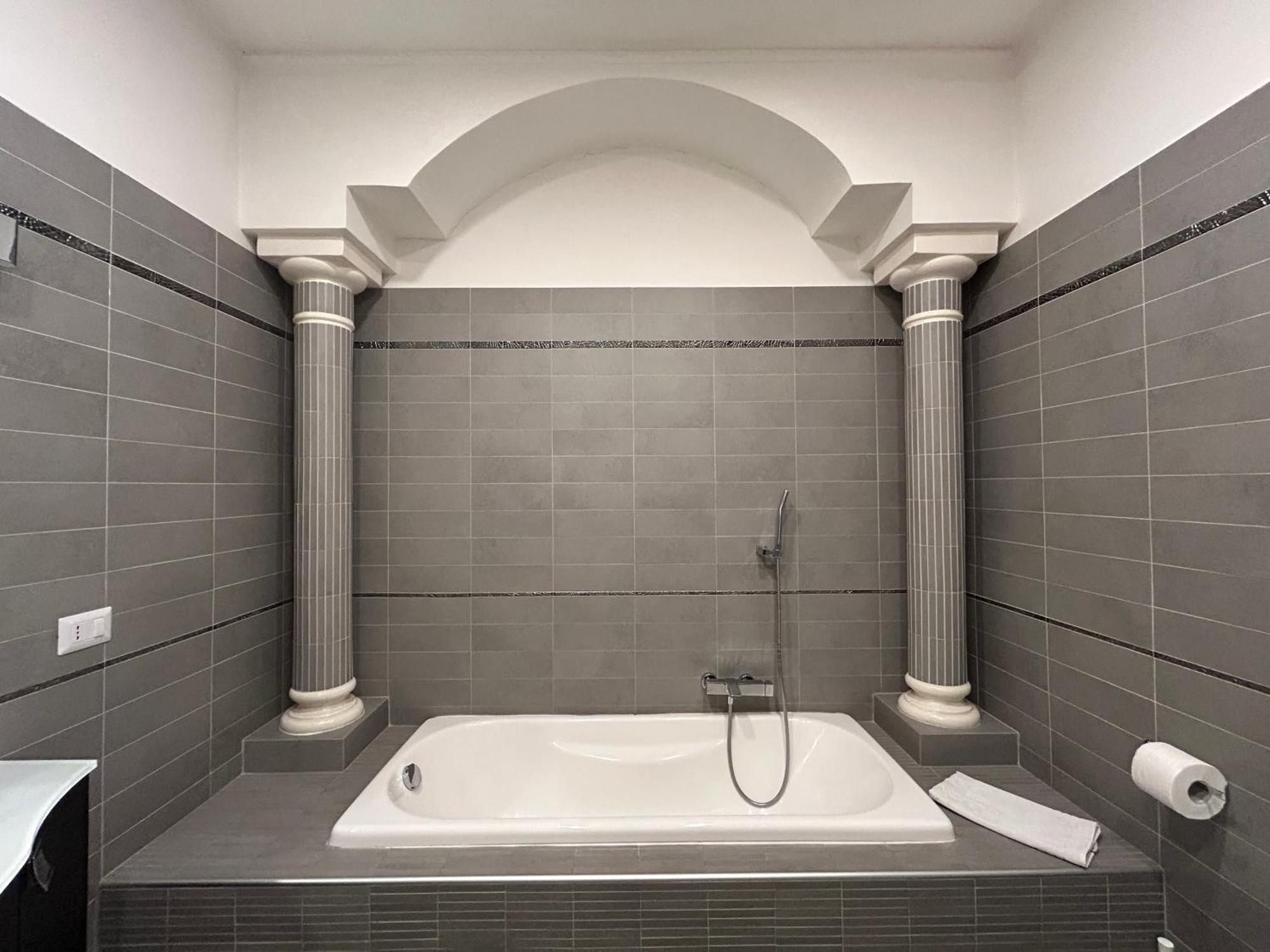 Home Elisabet Napoli Bagian luar foto