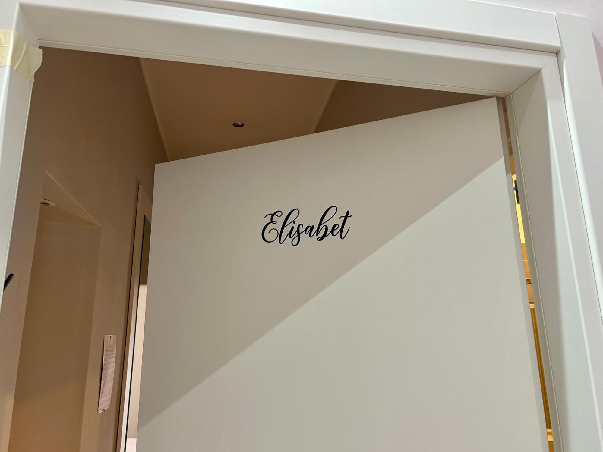 Home Elisabet Napoli Bagian luar foto